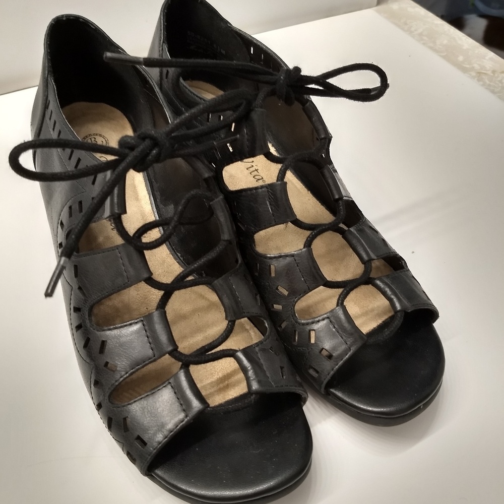Bella Vita Women's 6 1/2 Black Peep Toe Heels